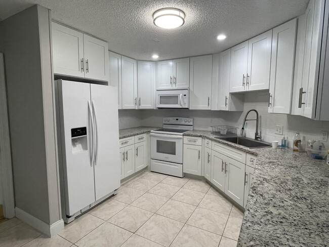 Building Photo - 9173 Tivoli Pl