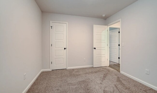 Building Photo - 4 Bedroom 2 Bathroom home with all appliances included