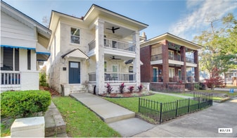 Building Photo - 905 E Park Ave