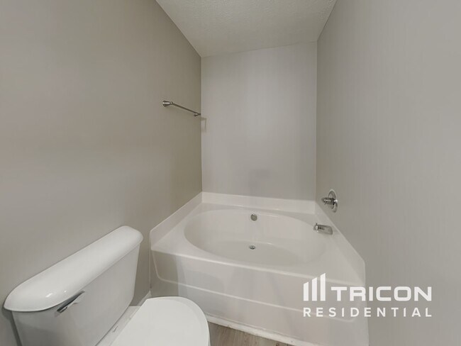 Building Photo - 5640 Chestnutwood Trail