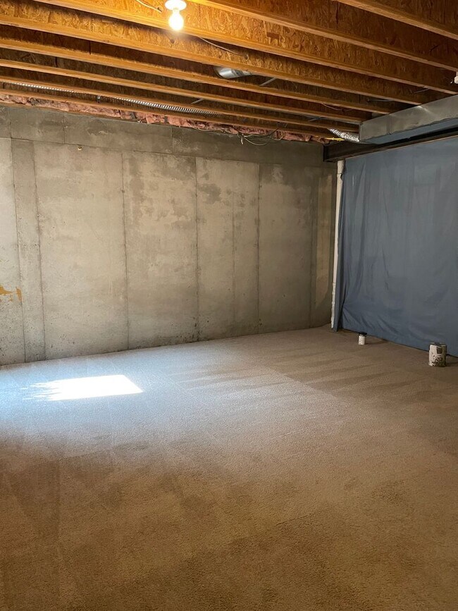 Building Photo - 3545 Big Ben Dr