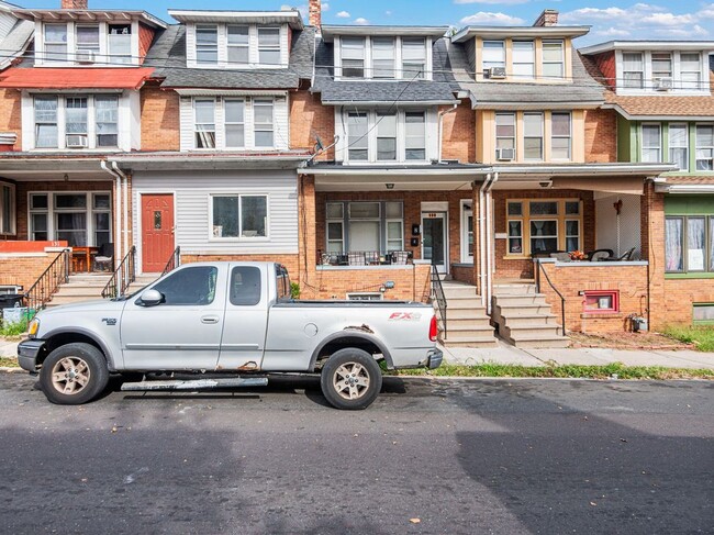 Building Photo - 135 S 15th St