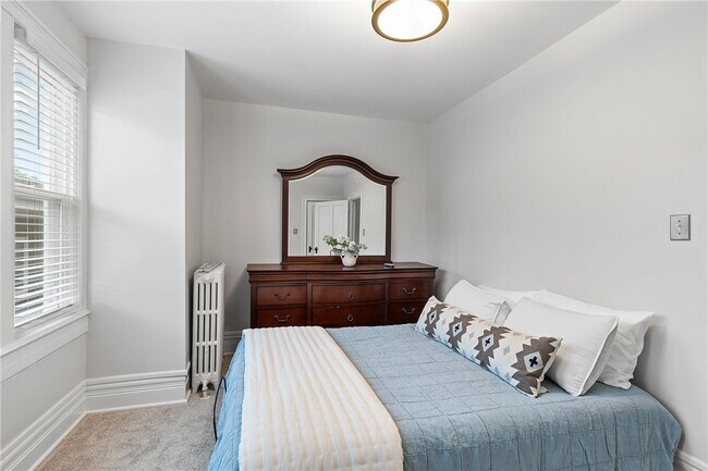 Building Photo - 42 Lake St