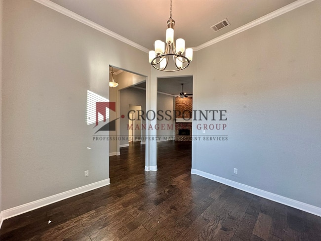 Building Photo - Stunning 3 Bed 2 Bath in South Tyler!