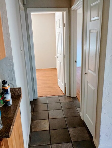 Building Photo - Room in House on Hardesty