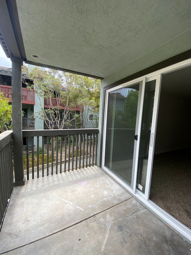 Building Photo - Beautiful Two Bedroom Two Bathroom Condo W/ Balcony & In Unit Laundry!
