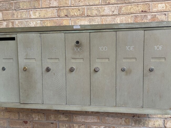 Building Photo - 5260 Crossbow Cir