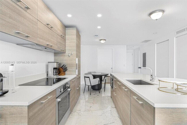 Building Photo - 650 NE 32nd St