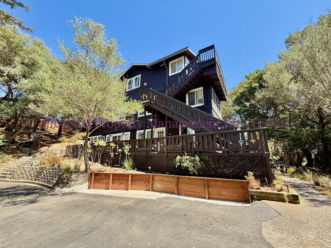 Primary Photo - Top Floor Unit With Bonus Room in Gerstle ...