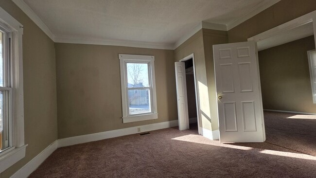 Building Photo - Updated Cottage for Lease