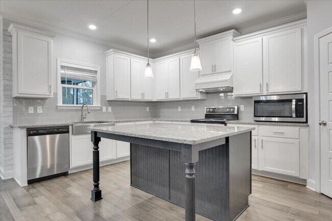 Building Photo - 1883 BEAUTIFUL HOME