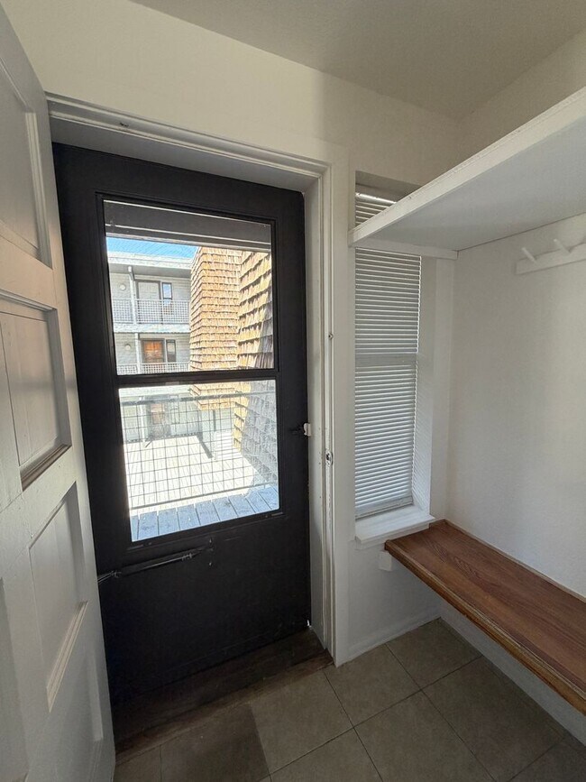 Building Photo - Two Bedroom One Bath Glenwood Springs Condo