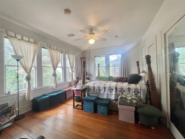 Building Photo - 418 Branard St