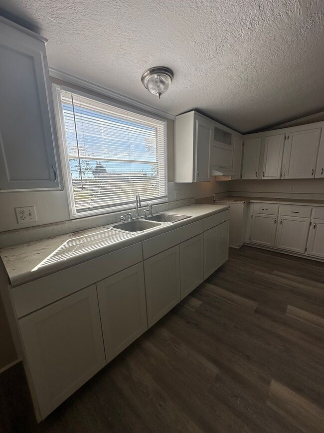 Building Photo - 3 Bed 2 Bath Waterfront Property - Under Renovations