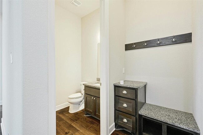 Building Photo - 5308 Via Besso Dr