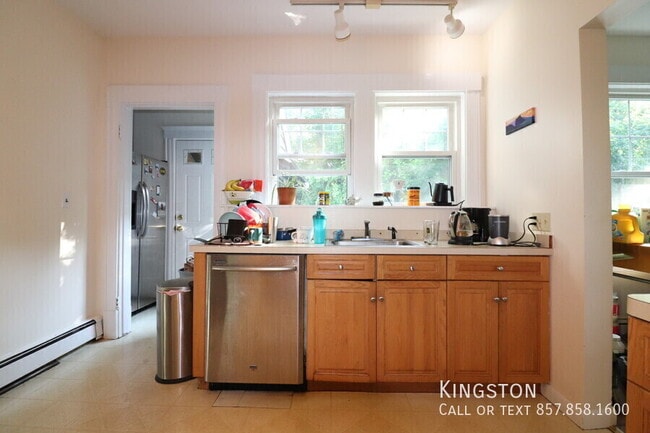 Building Photo - 40 Atherton Rd