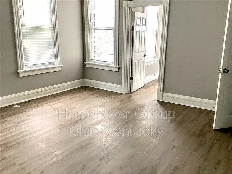 Building Photo - 122 Ash St