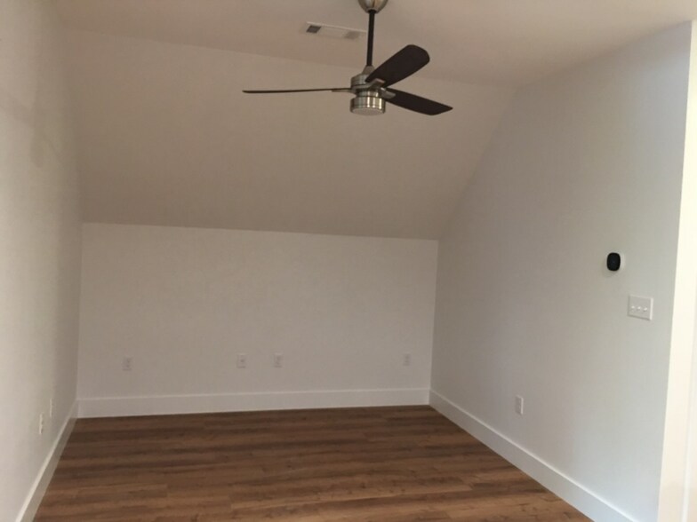 Building Photo - 411 N Pine St