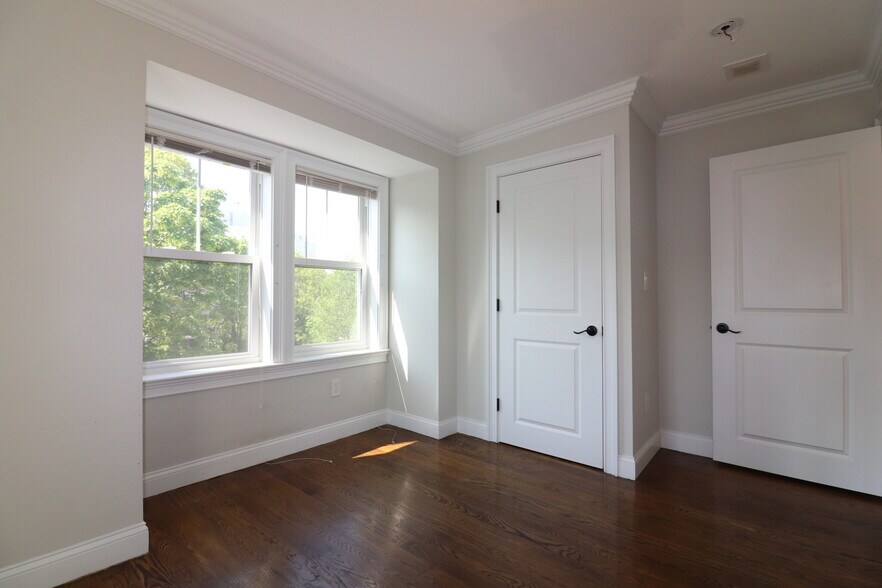 Building Photo - 8 Nira Ave