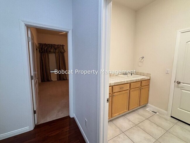 Building Photo - 1626 Evergreen Dr