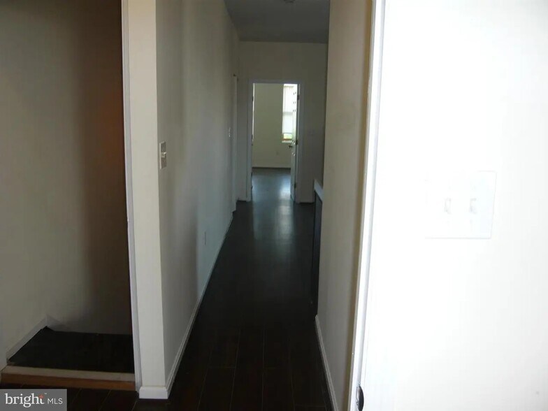 Hallway - 2517 Saint Paul St