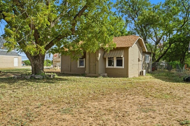 Building Photo - 1125 Pecan St