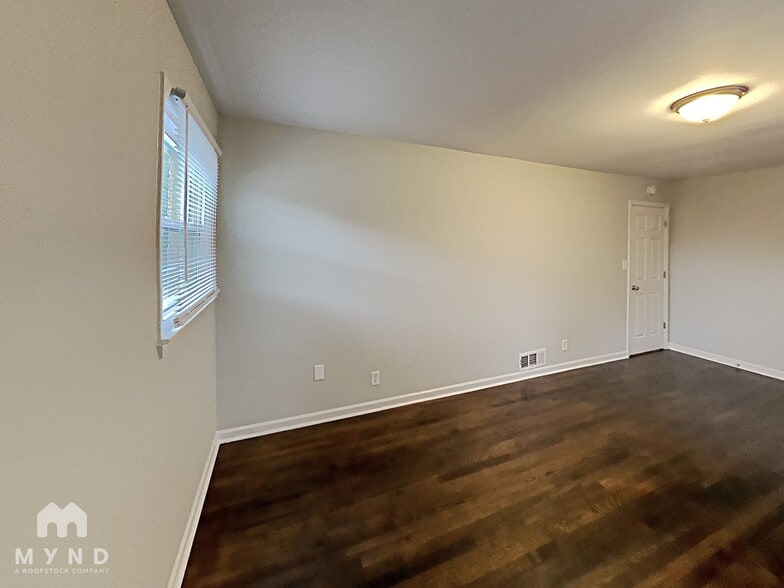 Building Photo - 2715 Carriage Ln