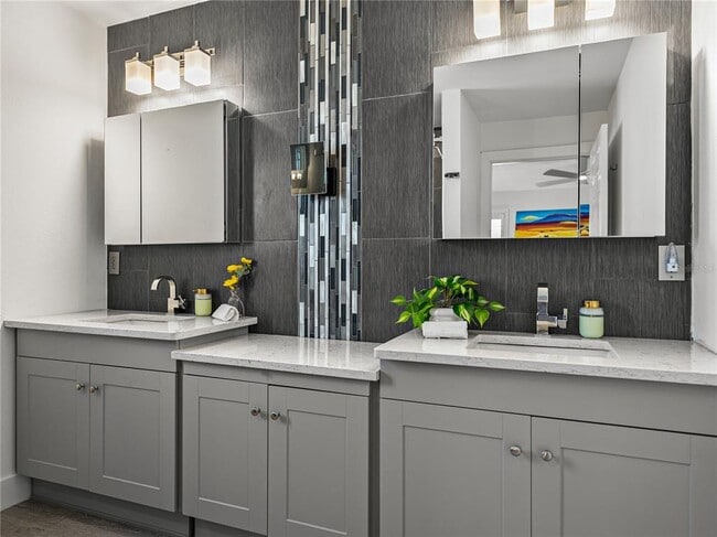 Building Photo - 7125 Shore Dr S