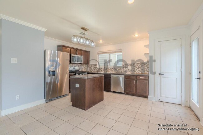 Building Photo - 11944 Chanteloup Dr