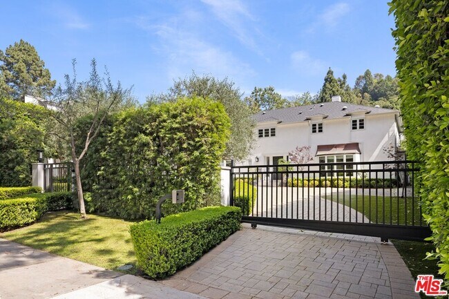 Building Photo - 1214 Coldwater Canyon Dr
