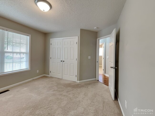 Building Photo - 252 Cambridge Dr