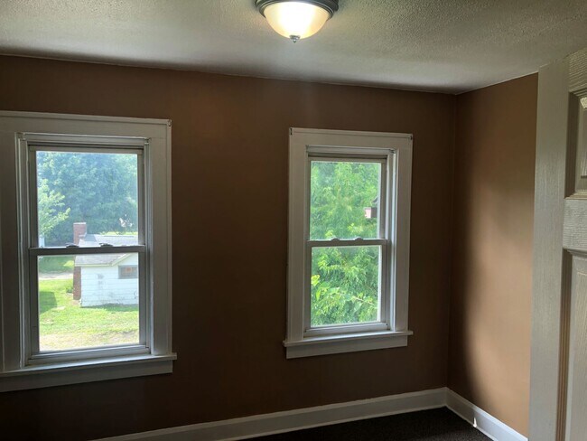 Building Photo - 916 16th St NW