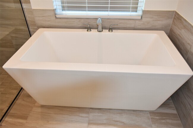 Building Photo - 21911 Tawny Butterfly Dr