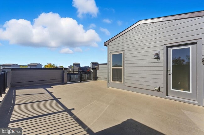 Building Photo - 2490 Connector Aly