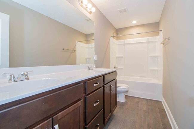 Building Photo - 325-D Landrum Pl