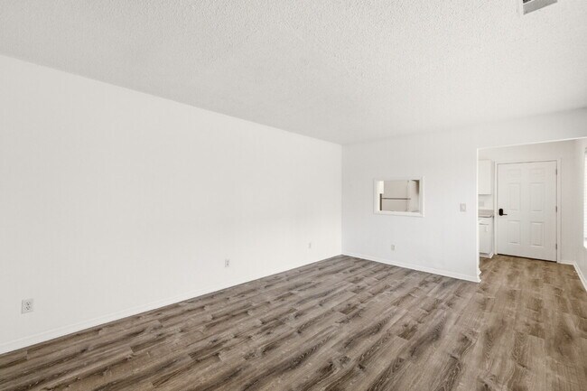 Building Photo - Beautiful Totally Remodeled Studio Home - Available Immediately!