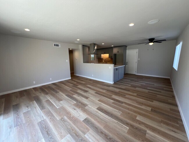 Building Photo - 160 Sands Pl