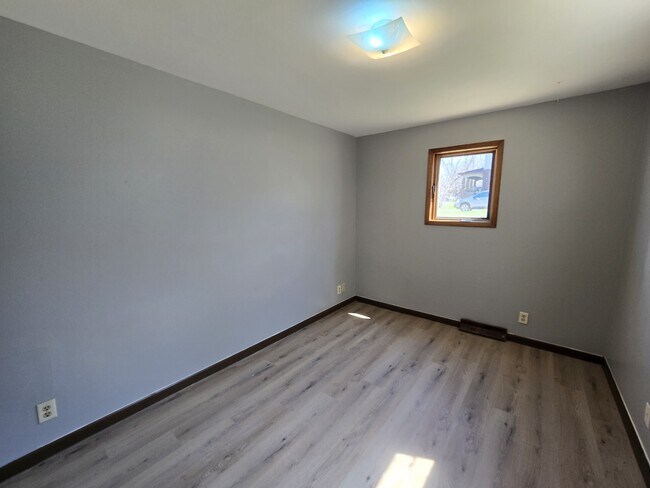 Building Photo - 804 W Mullan Ave