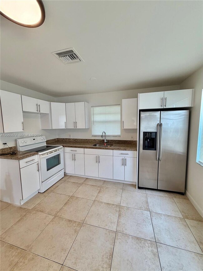 Building Photo - 4073 SW 52nd St