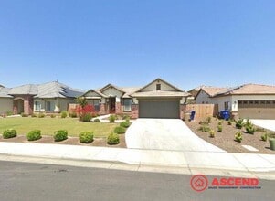 Building Photo - Vibrant Home Located In Rosedale Area!