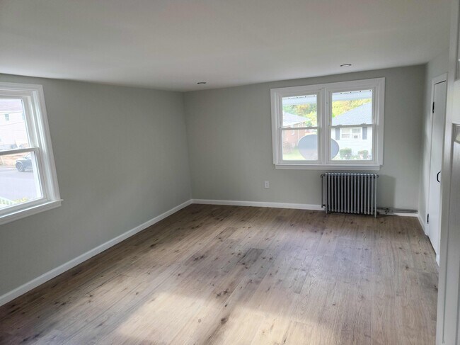 Master Bedroom - 321 Elm St