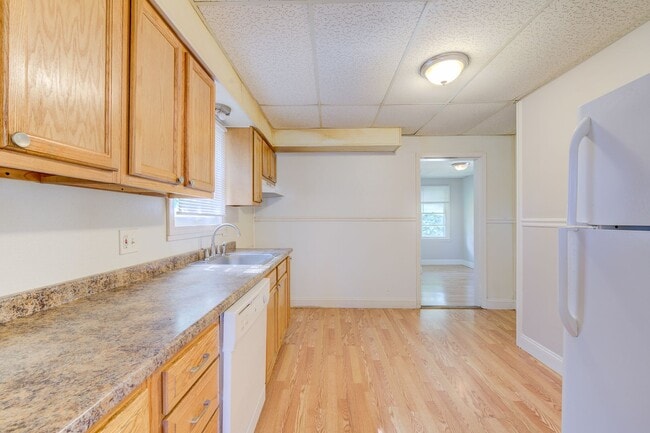 Building Photo - 1 Bedroom house in University City!