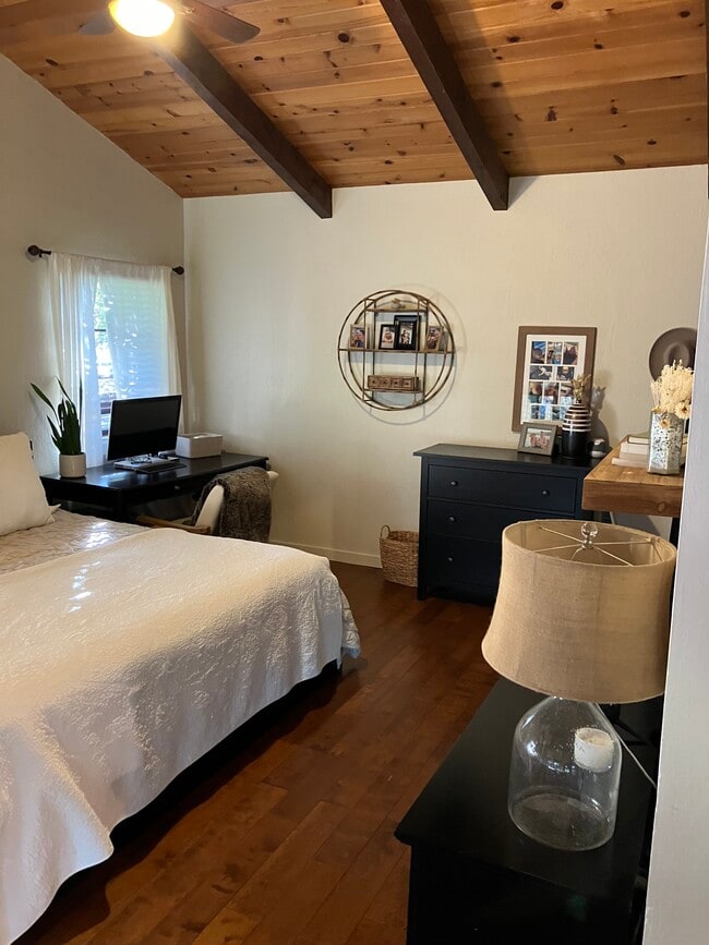 Building Photo - 1032 Leff St