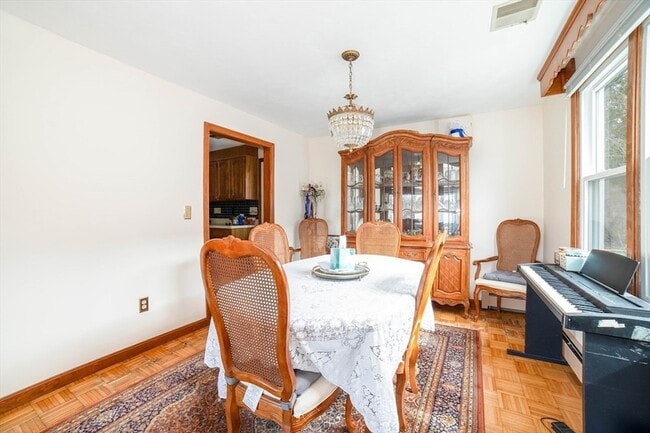 Building Photo - 8 Minthorne St