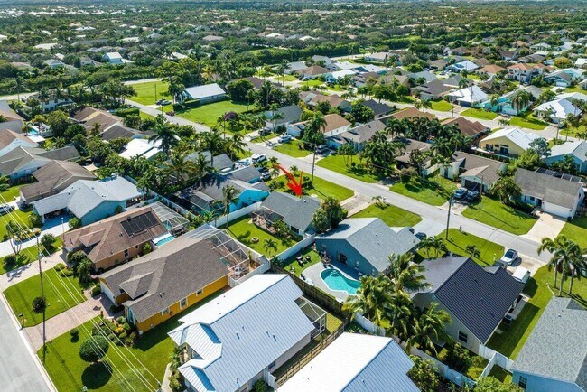 Building Photo - 6085 Robinson St