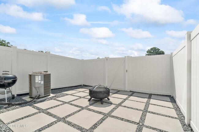 Building Photo - Modern Sneads Ferry Townhome with Private Fenced Yard