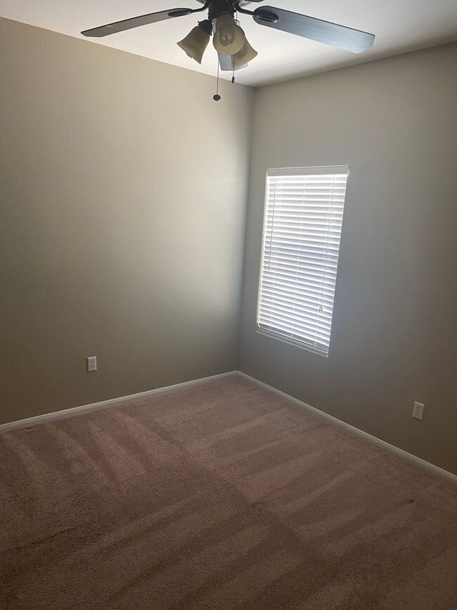 Building Photo - Beautiful 2 bedroom Summerlin Condo