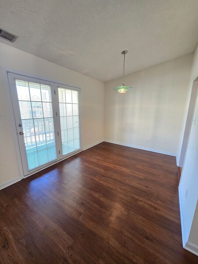 Building Photo - 3rd floor condo for rent