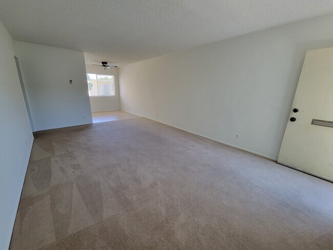 Building Photo - Park Warner Suites