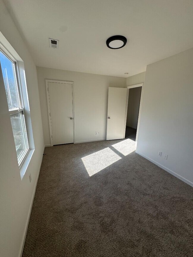 Building Photo - 172 Cloverbrook Dr